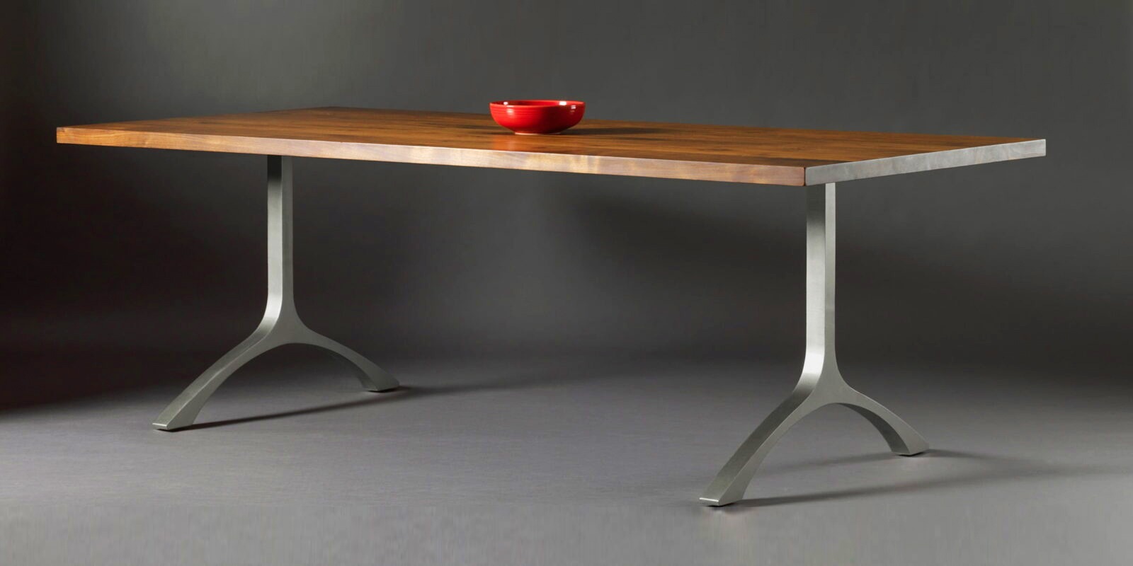 Elegant Luna Table